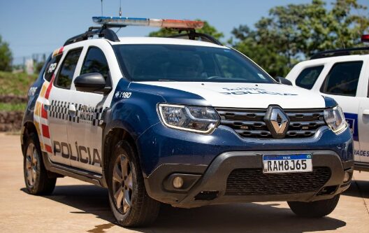 Homem é preso após agredir gestante de oito meses com chutes na barriga
