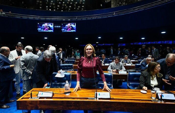 Aprovado programa de incentivo a servidores do INSS para reduzir filas