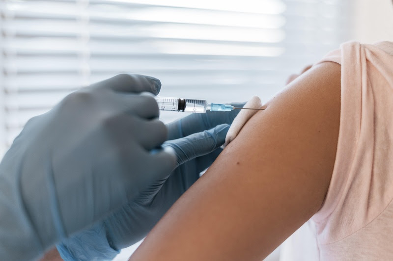Além de salvar vidas, vacina contra o HPV pode economizar bilhões para o país  