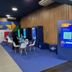 A Feira do Empreendedor dispunha de totens com um QR Code para que os participantes pudessem responder um questionário sobre emissões de carbono