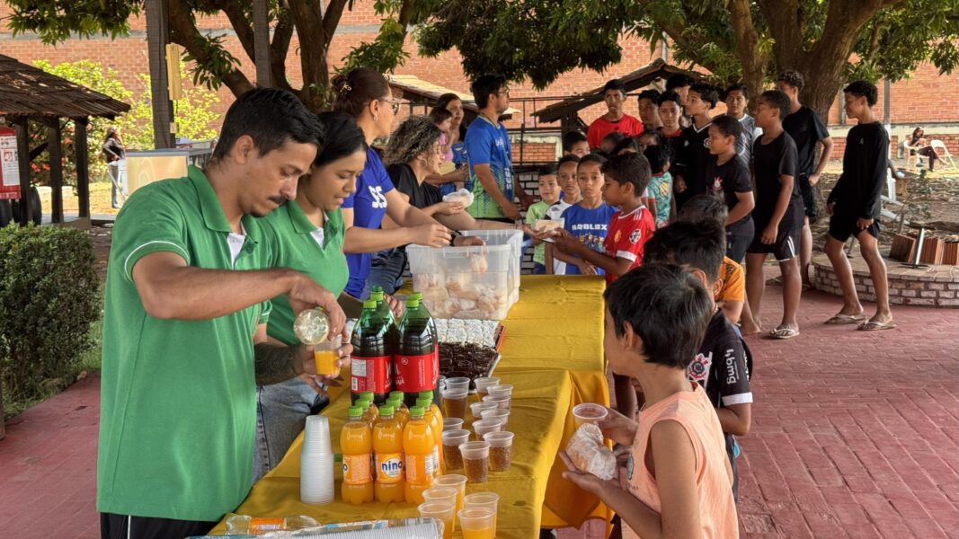 Na semana das crianças alunos de projetos de incentivo ao esporte, leitura e música têm um dia especial