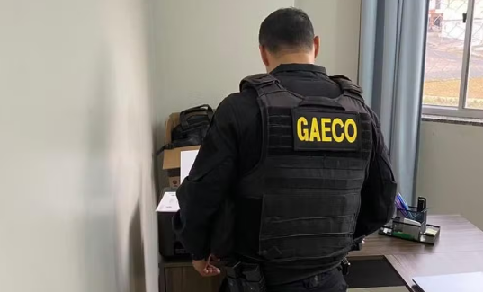 Barra do Garças | Advogada é presa suspeita de atuar como ‘pombo-correio’ de detento integrante de facção em Goiás
