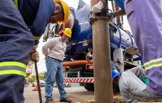 Rondonópolis | Prefeito estreia uso de tecnologia Vac-All para limpeza de galerias pluviais