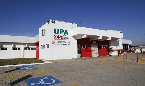 Paciente internado com suspeita de intoxicação por metanol recebe antídoto e é levado para UTI em Cuiabá
