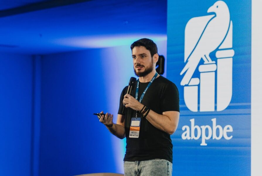 Professor de Rondonópolis é indicado ao prêmio Jabuti