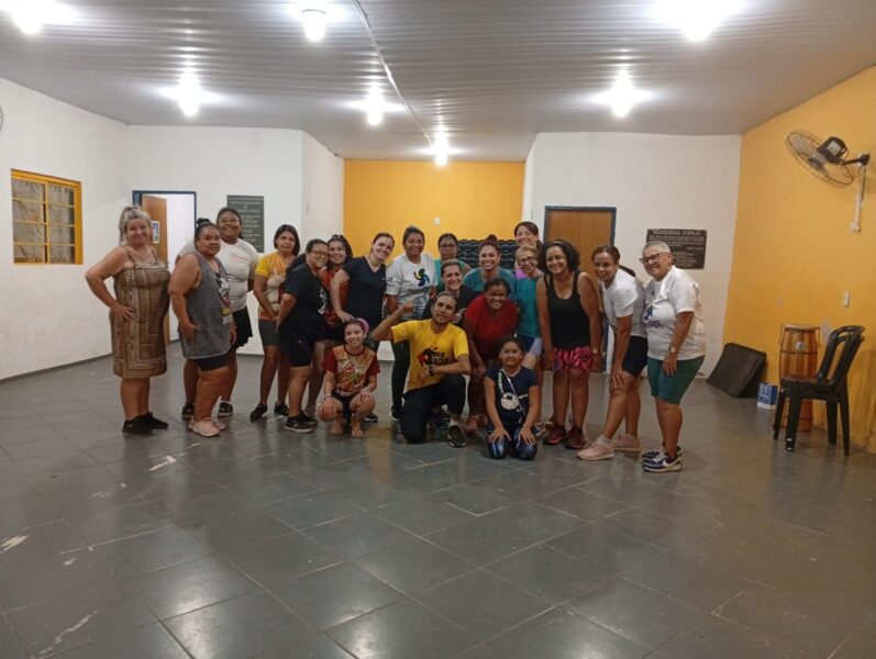 Projeto em Cuiabá atende 1.250 crianças com aulas de balé, karatê e capoeira