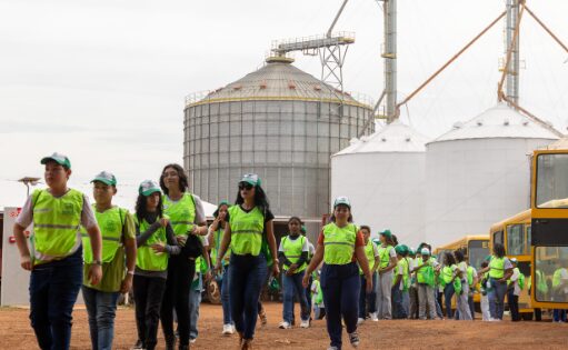 Rondonópolis | Alunos da rede municipal conhecem fazenda sustentável produtora de grãos