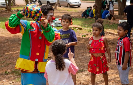 Rondonópolis | Personagens animados da literatura infantil deram o tom à edição final do “Toda praça é arte” na Vila Paulista