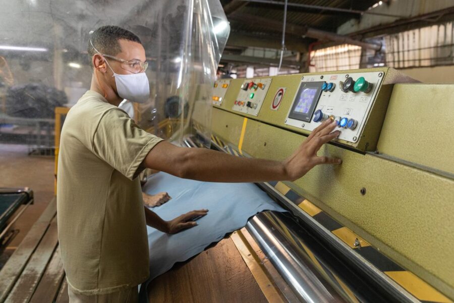 JBS transforma resto de couro em fertilizante na Europa