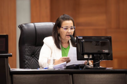 ALMT discute projeto que impede condomínios de punir famílias por comportamentos típicos de crianças com TEA