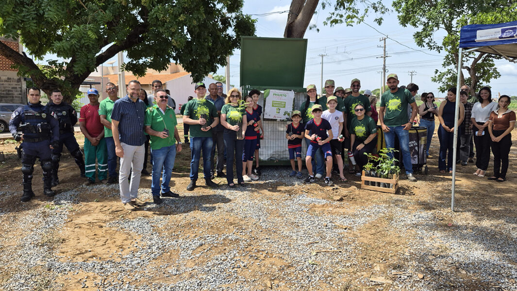 Projeto Adote um Espaço realiza plantio de mudas em áreas públicas