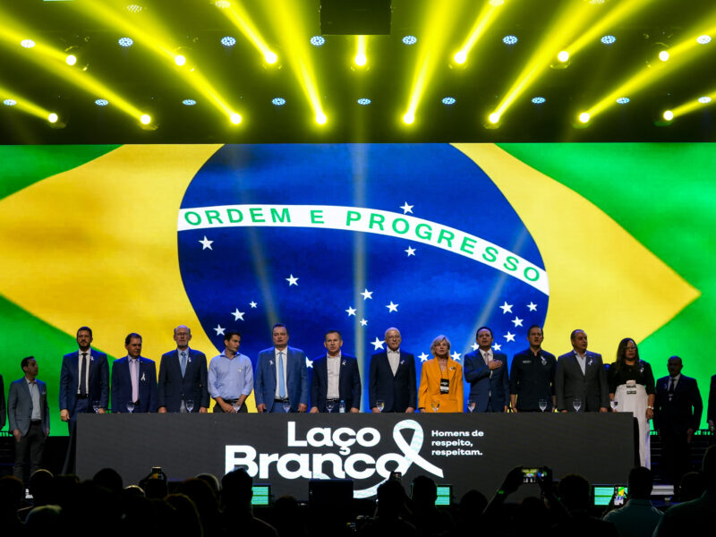 Evento reúne 1,4 mil homens em Cuiabá e destaca lei para mobilização estadual de combate à violência contra mulheres