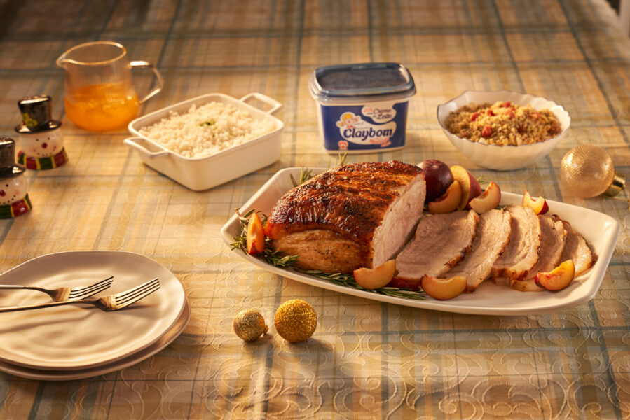 Receitas de Natal: Aprenda a fazer um Pernil ao Molho Sabor Manteiga e Limão com Farofa de Bacon e Salpicão de Peru com Torradinhas