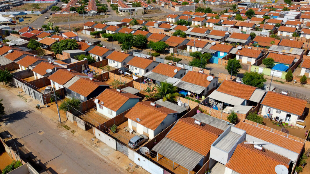 Cáceres promove seminário para fortalecer políticas habitacionais de interesse social