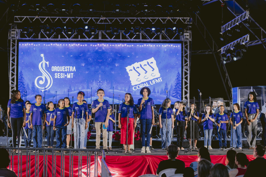 Alunos de projeto de literatura e música se apresentaram em especial de Natal do Sesi na Arena Pantanal