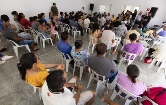 Prefeito inaugura centro comunitário no Jd. das Flores e homenageia pioneira