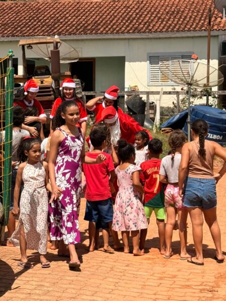 Natal dos Sonhos em Tesouro e Batovi alegra mais de mil crianças