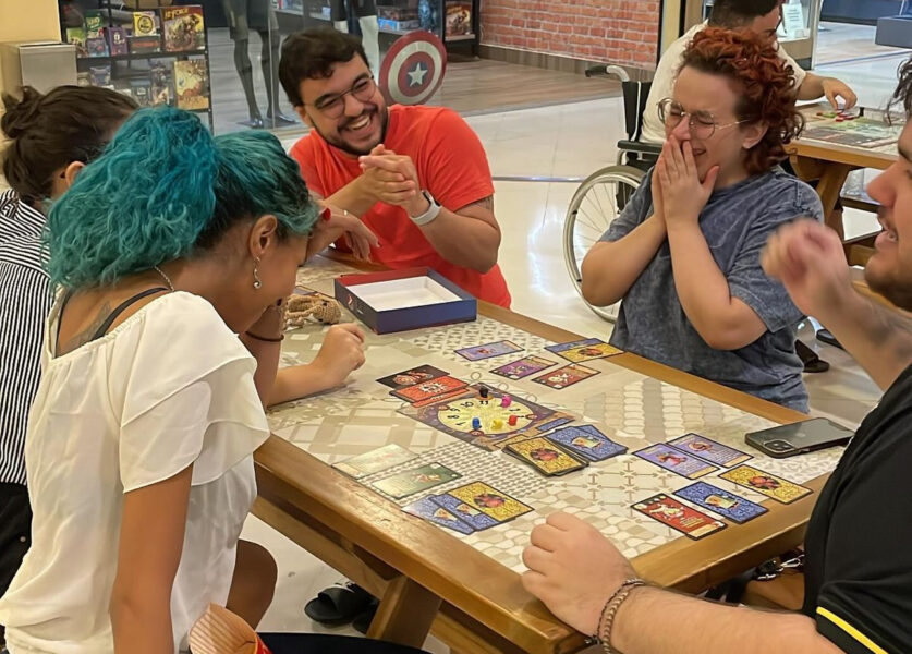 Teatro, jogos de tabuleiro e minicidade animam o fim de semana em shopping de Cuiabá