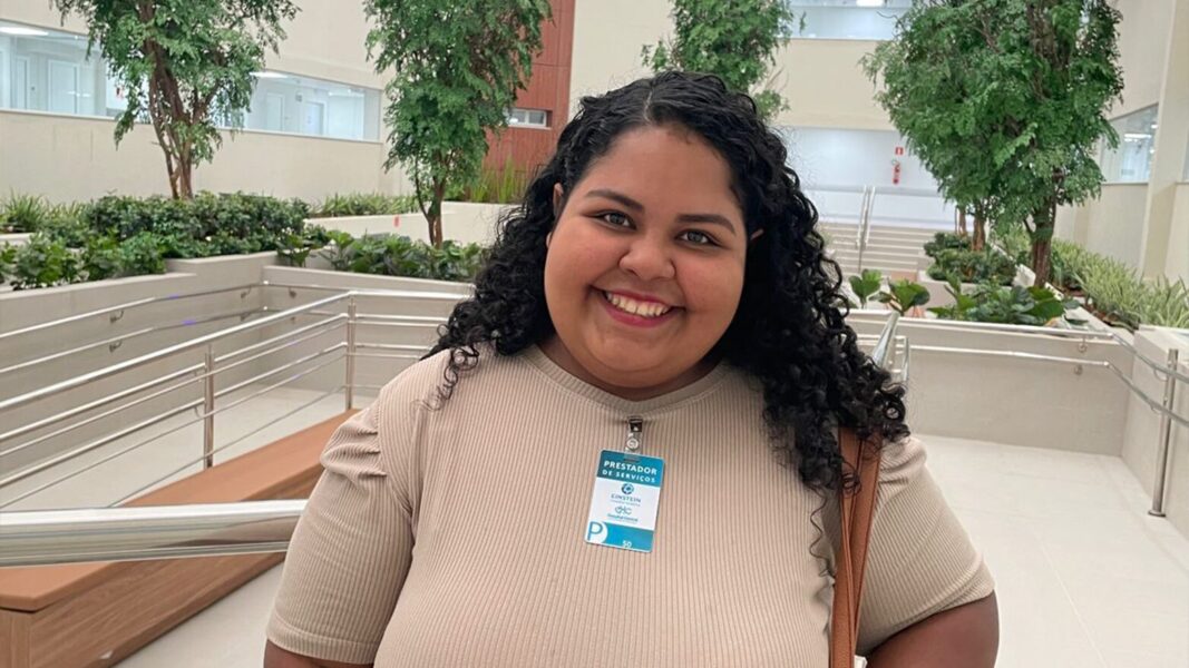 Do Senac-MT ao Einstein: estudante de administração hospitalar é empregada em hospital