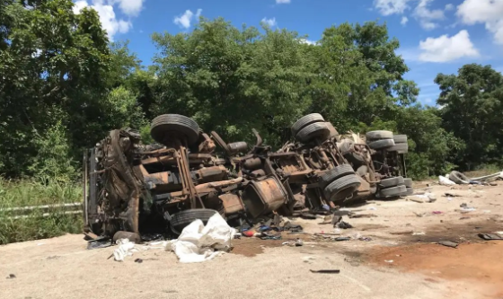 Transportadora responderá por “apagão” de motorista de carreta que causou a morte de colega