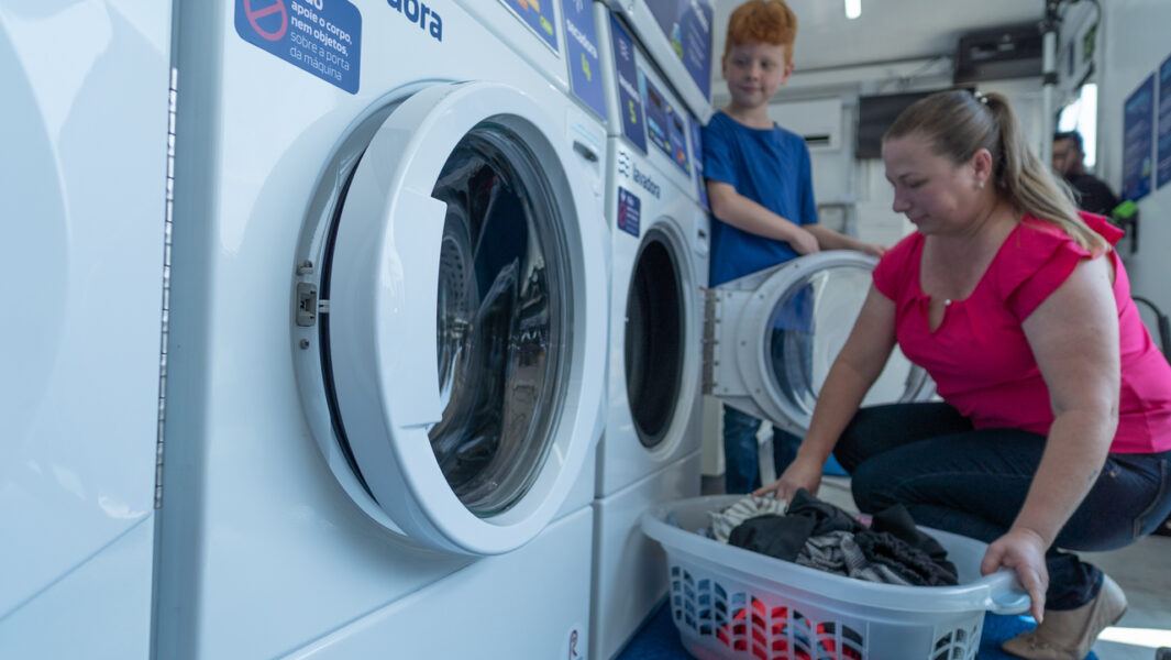 Dicas de como manter uniformes e roupas do dia a dia limpas e conservadas