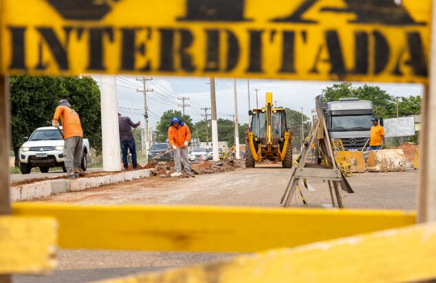 Avenida dos Estudantes está fechada para recuperação do pavimento