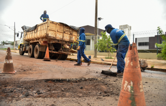 Rondonópolis | Operação tapa-buracos é intensificada em vias que são importantes corredores de tráfego