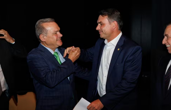 Flávio Bolsonaro confirma Wellington Fagundes como pré-candidato ao governo de Mato Grosso