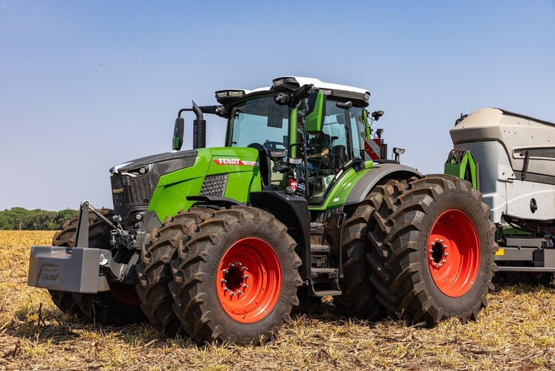 Novo trator Fendt 800 Vario Gen5 eleva o padrão de potência, conforto e eficiência no campo