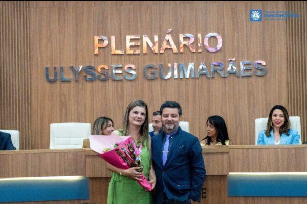 Reitora da UFR recebe Medalha Rosa Bororo em sessão solene da Câmara