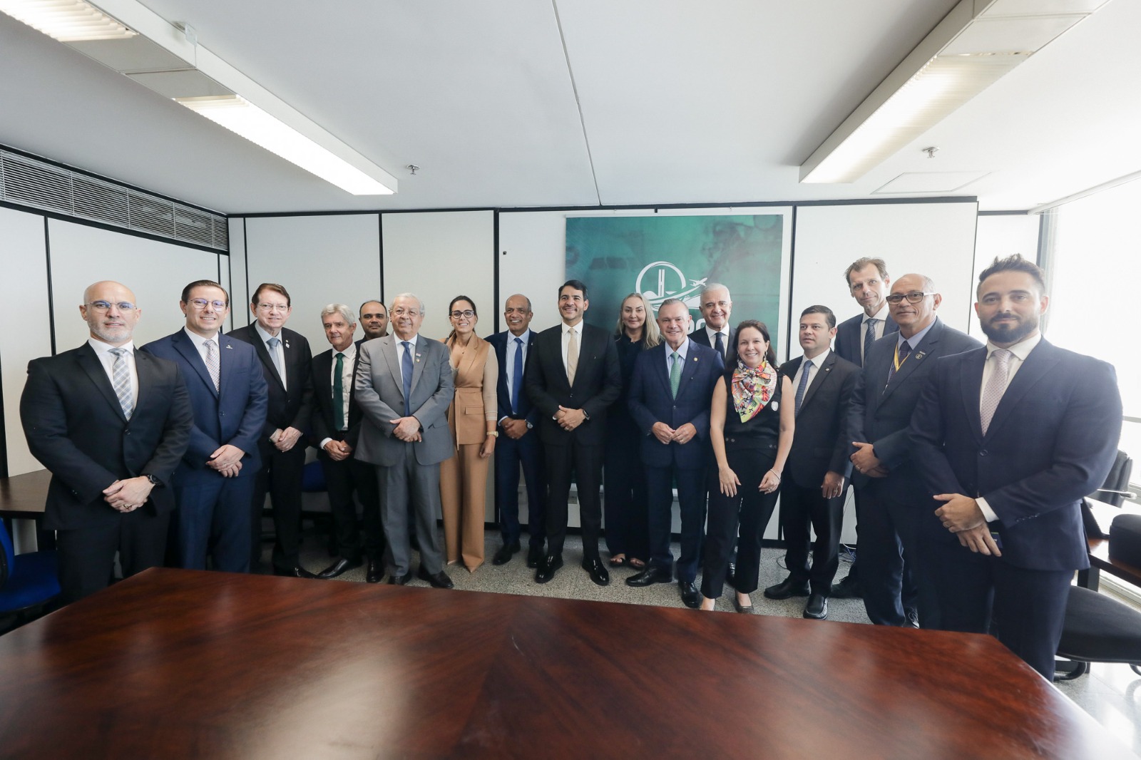 Jayme Campos cobra da AGU medidas para melhorar ambiente da produção nacional