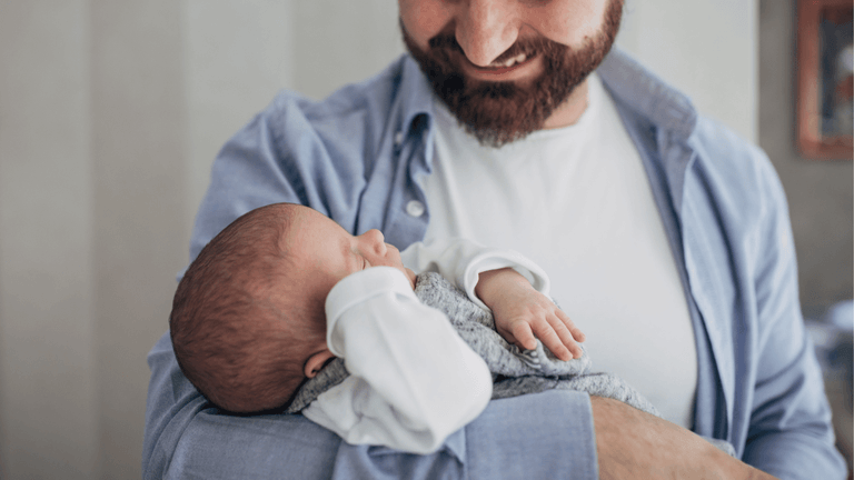 Governo sanciona lei que amplia licença-paternidade para 20 dias e cria salário-paternidade