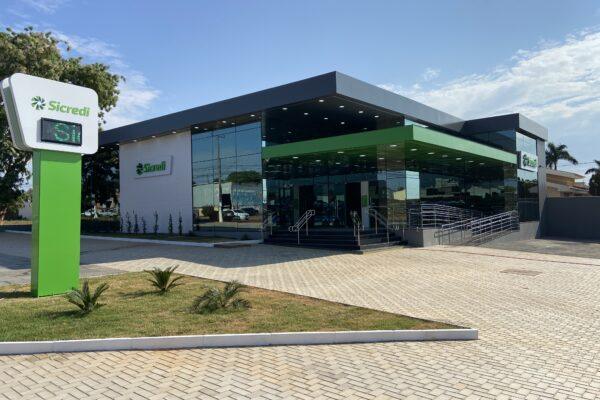 Feira promovida pelo Sicredi em Rondonópolis conecta profissionais e apresenta oportunidades 