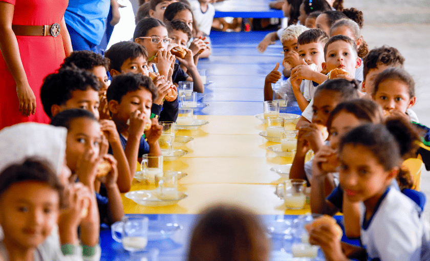 Rondonópolis | Rede municipal surpreende alunos com “Dia do Hambúrguer” saudável na merenda escolar 4