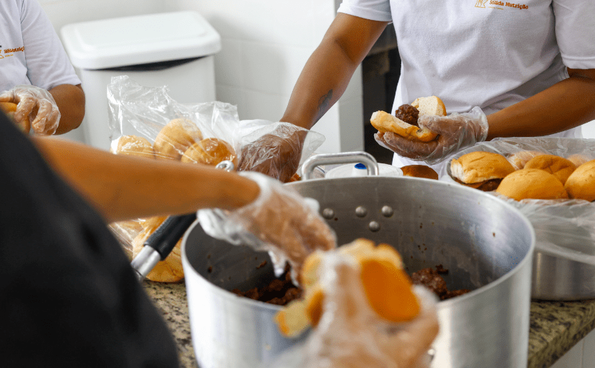 Rondonópolis | Rede municipal surpreende alunos com “Dia do Hambúrguer” saudável na merenda escolar 6
