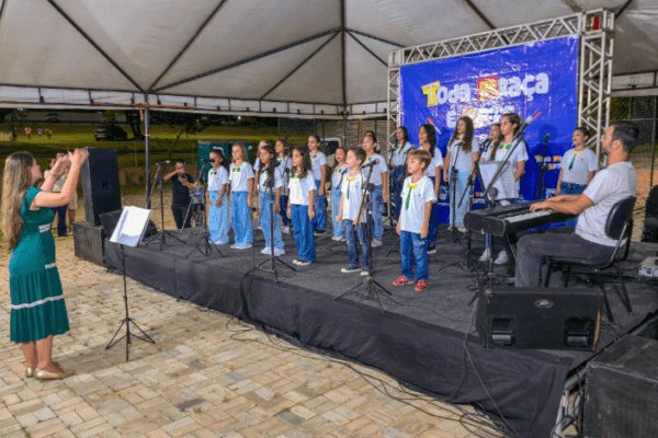 Toda Praça é Arte leva cultura e brincadeiras ao Jardim Reis em Rondonópolis