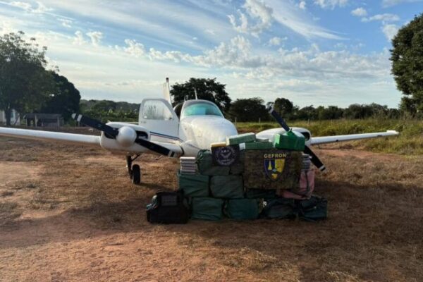 Prejuízo de 16 Milhões: Operação cerca avião na pista e apreende 450 kg de cocaína pura em Mato Grosso