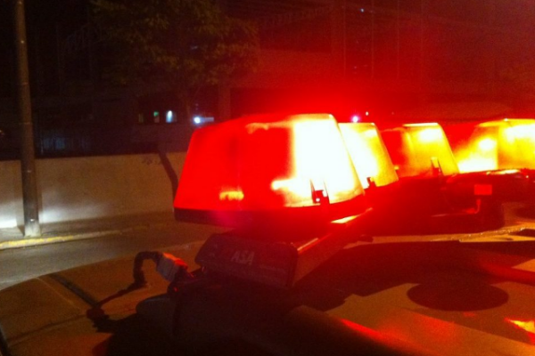 Mulher mata homem com barra de ferro após discussão em Rondonópolis e confessa crime à PM