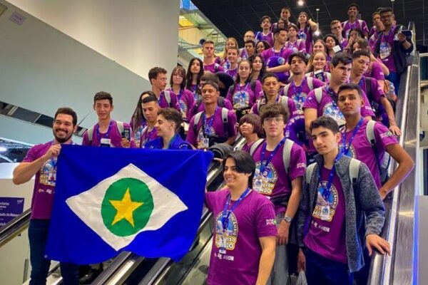 Seduc abre seleção de 100 estudantes para programa de intercâmbio na Inglaterra em 2027