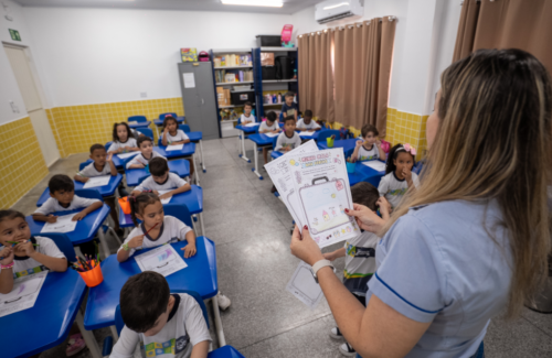 Rondonópolis abre seletivo para professores com salários de até R$ 4,7 mil sala de aula roo