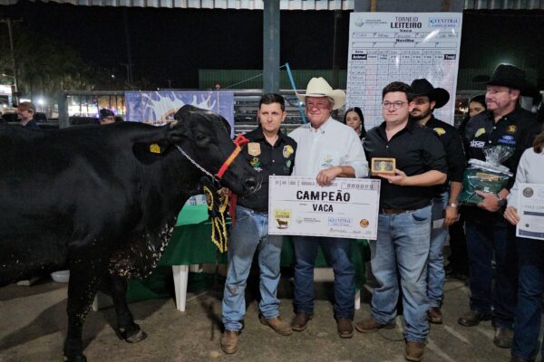 32ª edição do torneio leiteiro da Exposul premia vaca Espia como campeã