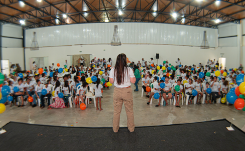 Mais de 600 crianças de Rondonópolis vivem experiência no universo do agro durante a Exposul 2026 Screenshot_875