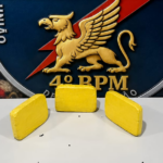 Homem é preso com três tabletes de pasta base de cocaína durante abordagem da PM em Várzea Grande image(4)