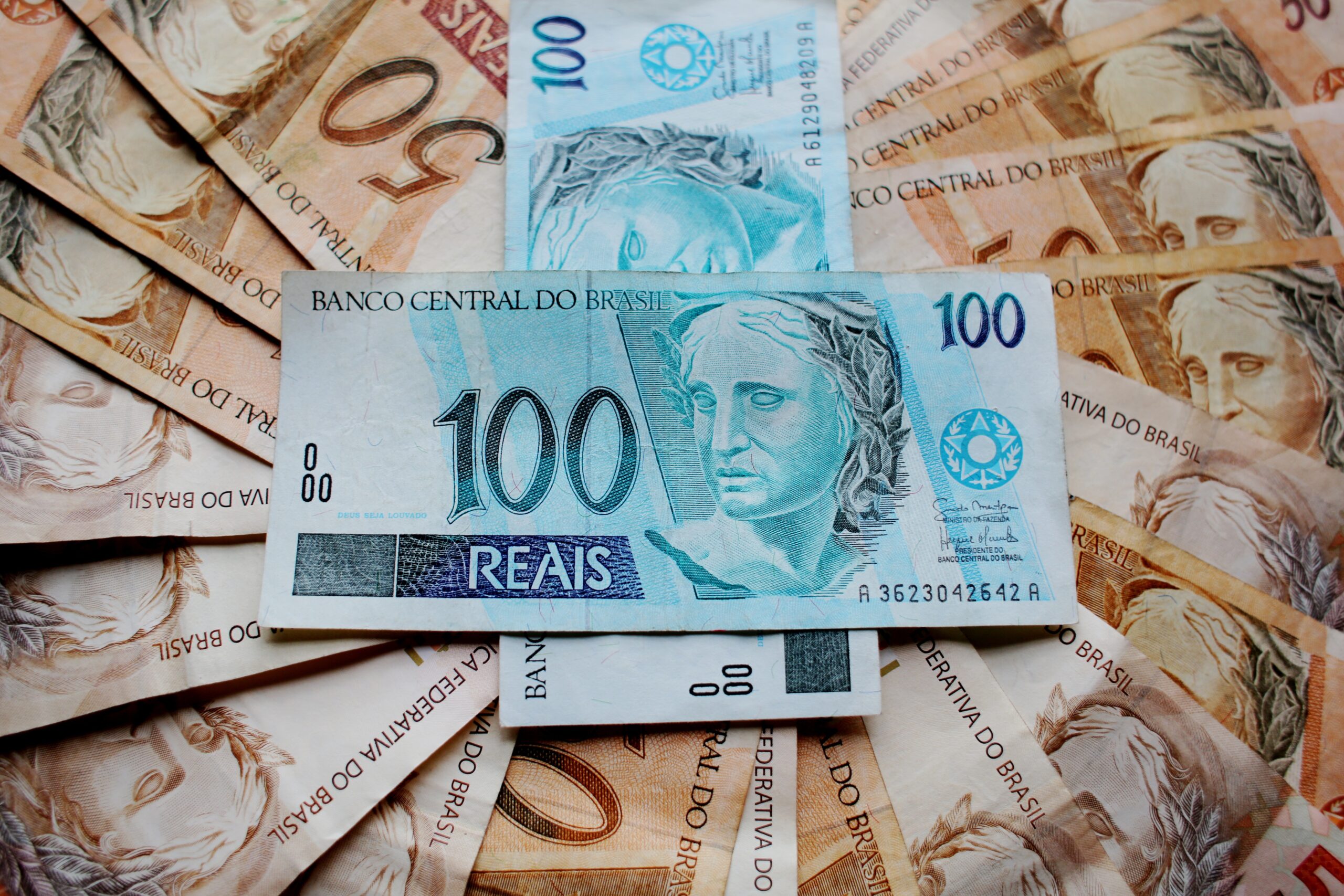 Quinto dia útil de agosto de 2026: pagamento do salário deve ser feito até quando? joelfotos-ballots-1195005