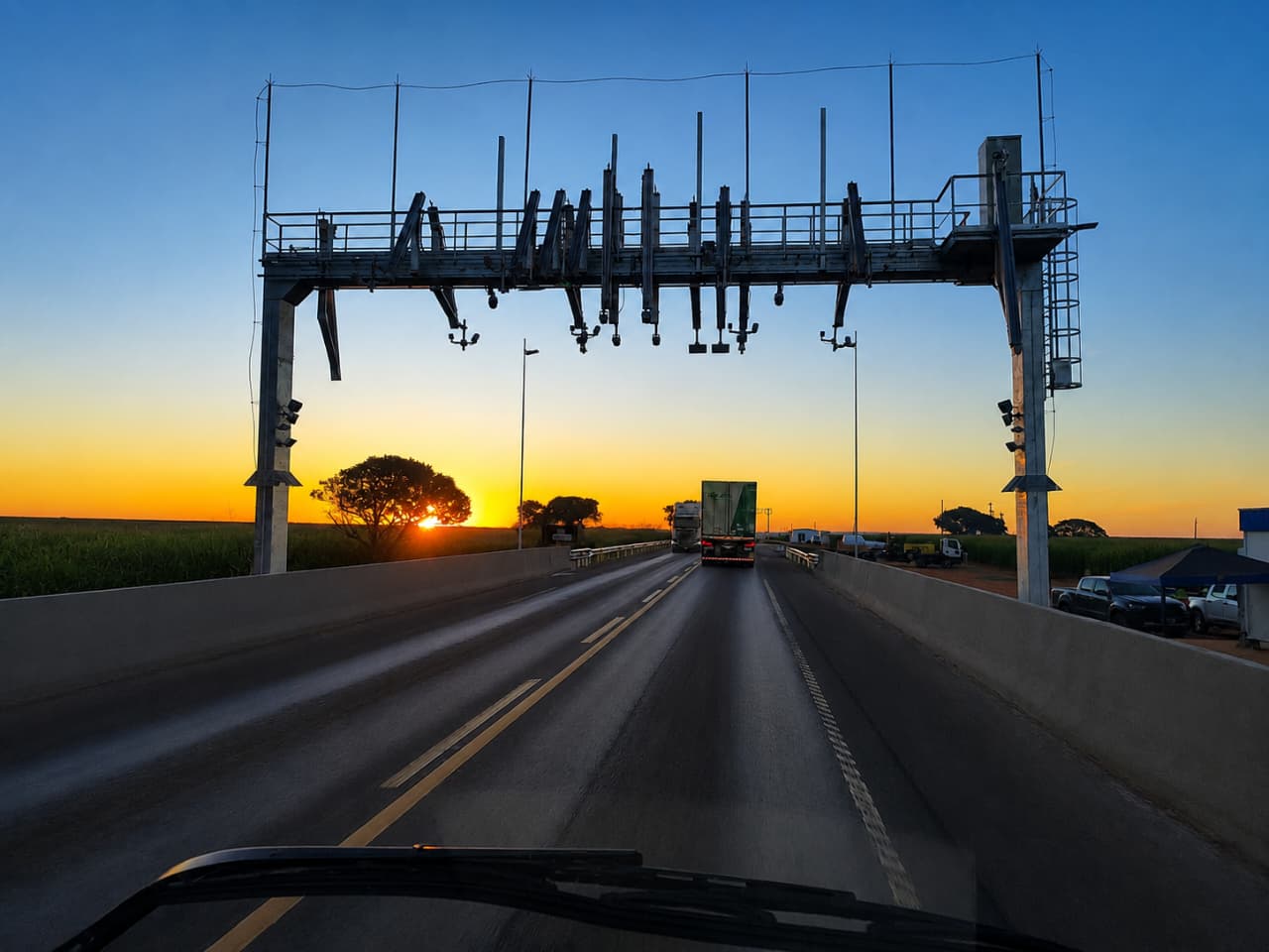Way-364 inicia cobrança de pedágio eletrônico nas BRs 060 e 364 pórtico