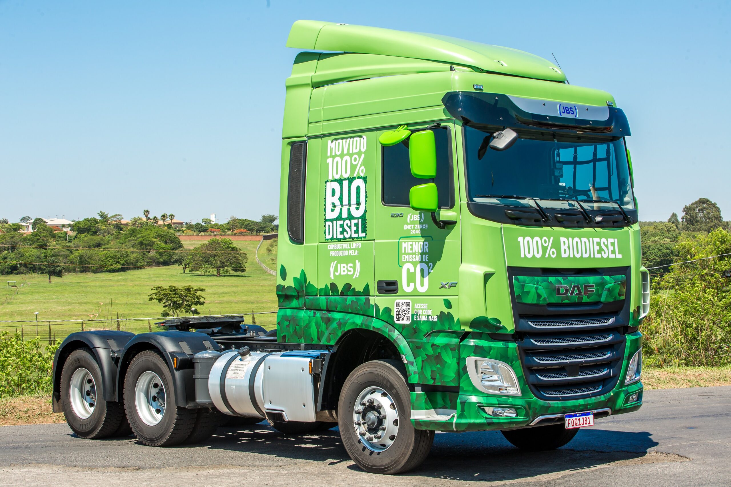 Na JBS, caminhão movido a B100 roda mais de 500 mil km sem adaptações nem falhas de manutenção Caminhão B100 Biopower e TRS