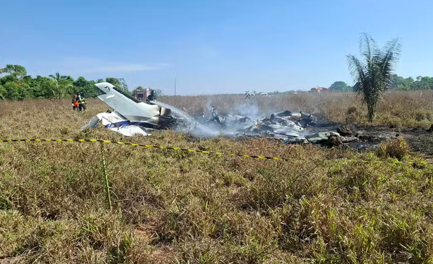 Avião que caiu e matou 3 em MT tinha possível destino à Venezuela e é investigado por tráfico internacional de drogas queda de aviao