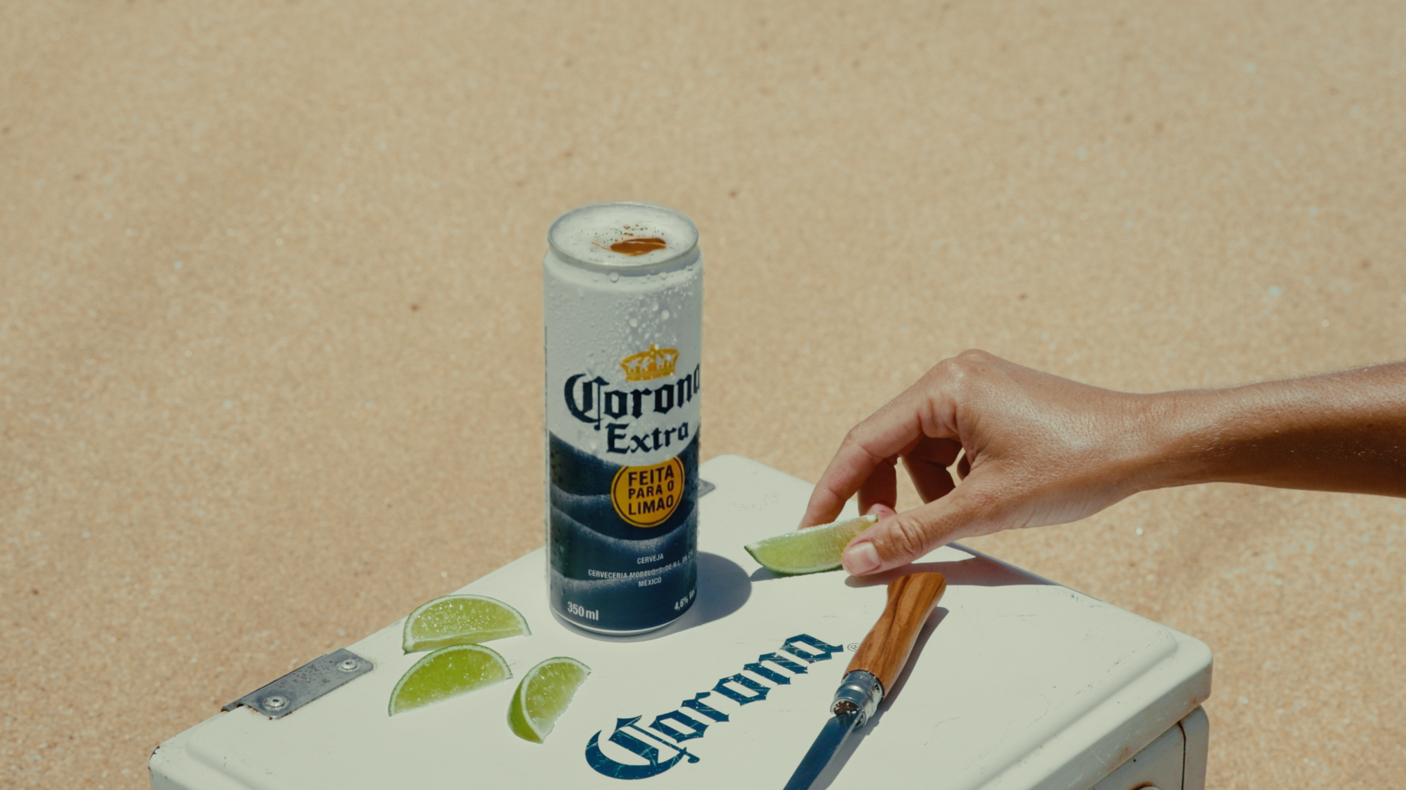 Feita para o ritual do limão: Corona lança lata com abertura total da tampa unnamed(10)