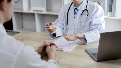 Dermatologista explica diferença entre hidradenite supurativa e furúnculo, ressaltando a importância do diagnóstico precoce unnamed(5)