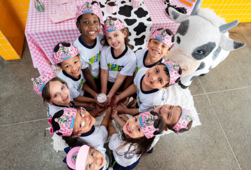 Crianças de Rondonópolis ganham dia de milk shake na merenda escolar e fazem a festa na escola Screenshot_35